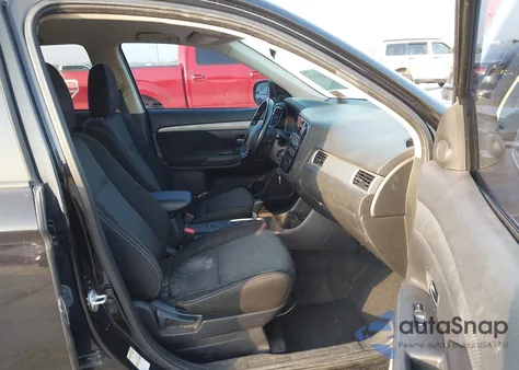 2016 Mitsubishi Outlander Es z USA, uszkodzony, nr VIN JA4AD2A38GZ050576